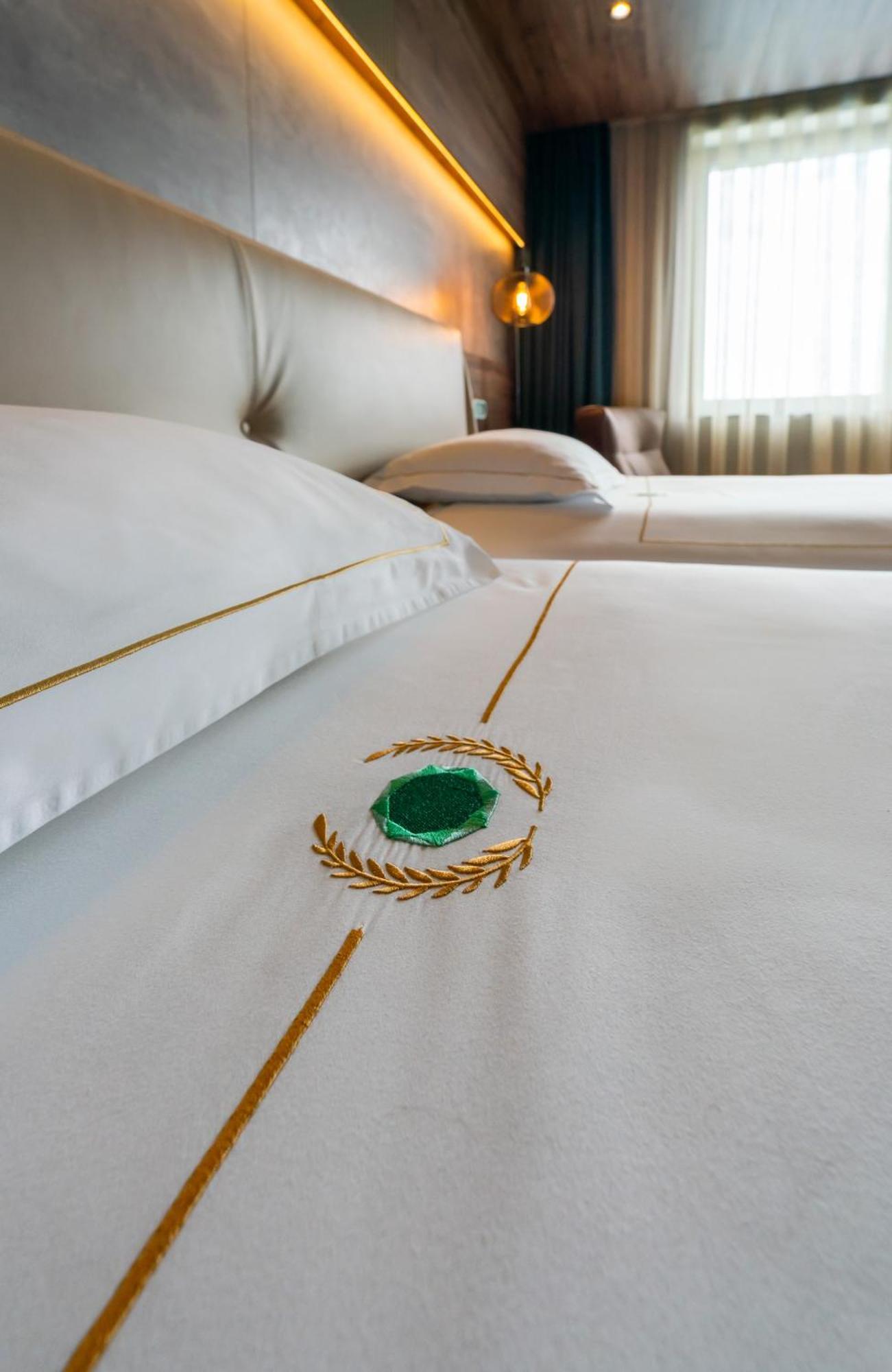 Emerald Hotel Prishtinë Ngoại thất bức ảnh
